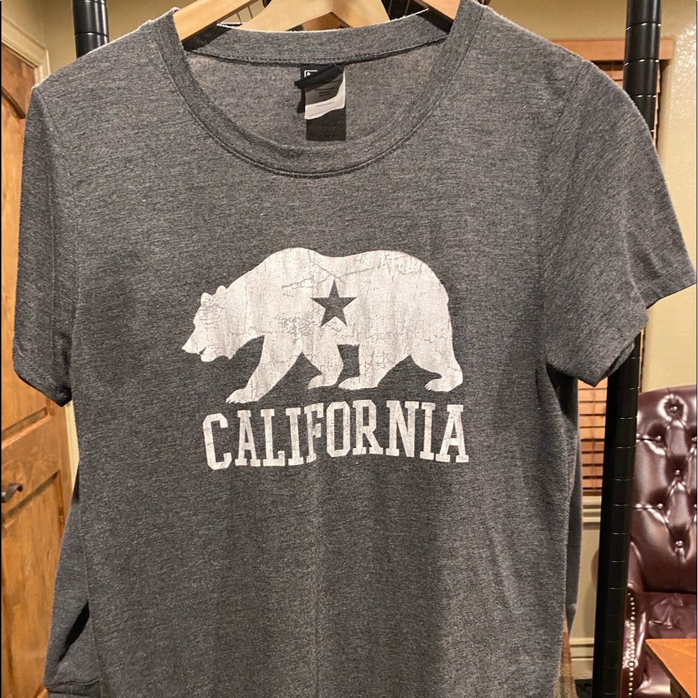 Super Awesome California Tee, Size L- Gray.